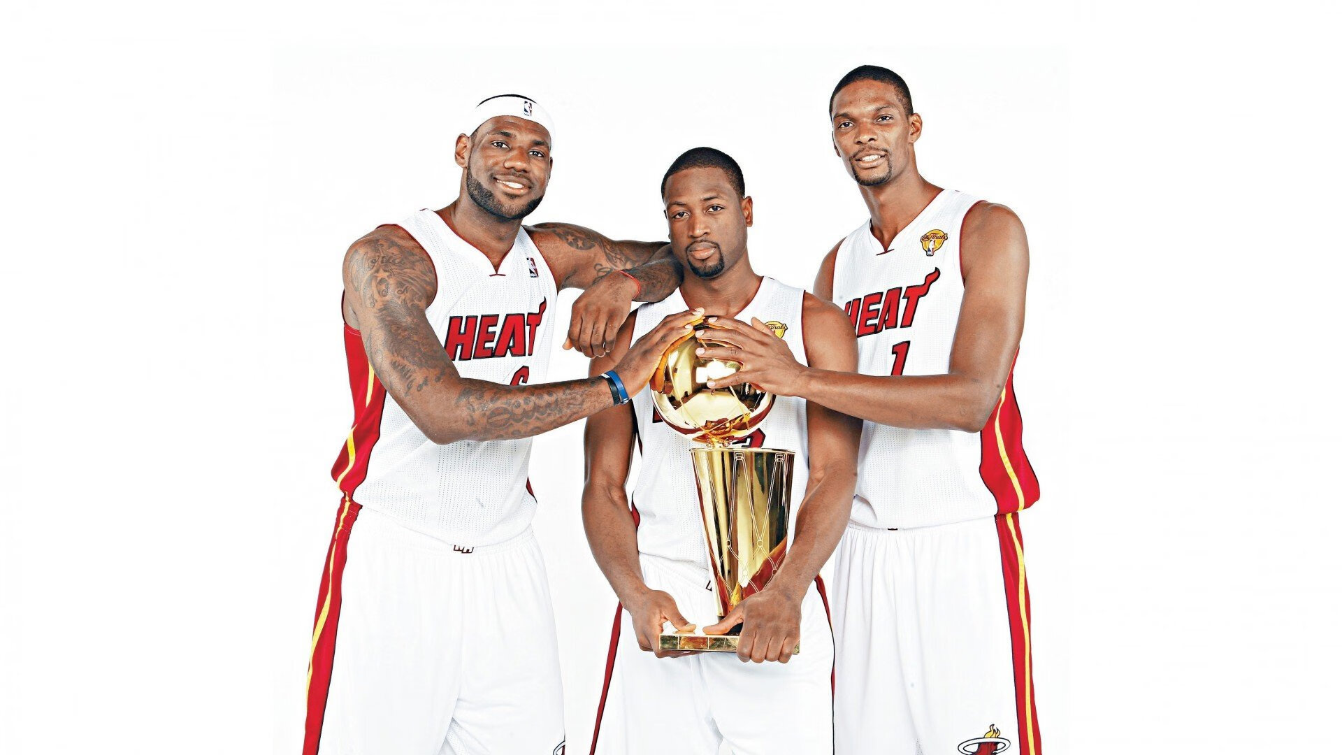 “詹姆斯生涯最经典对决盘点”，詹姆斯生涯充满传奇色彩的三次总决赛回顾